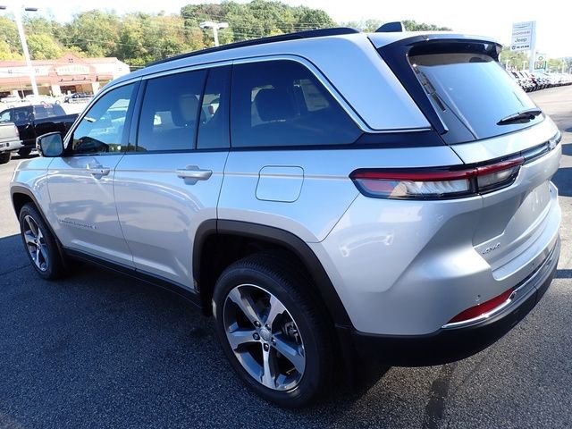 New 2025 Silver Zynith Exterior Paint Jeep Limited image 3