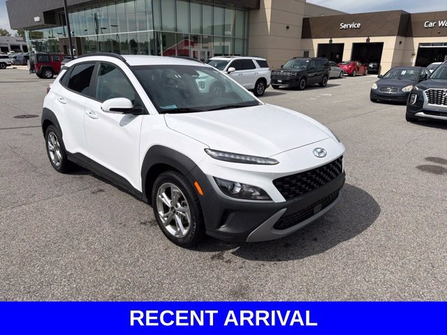 Used 2023 White Hyundai SEL image 1