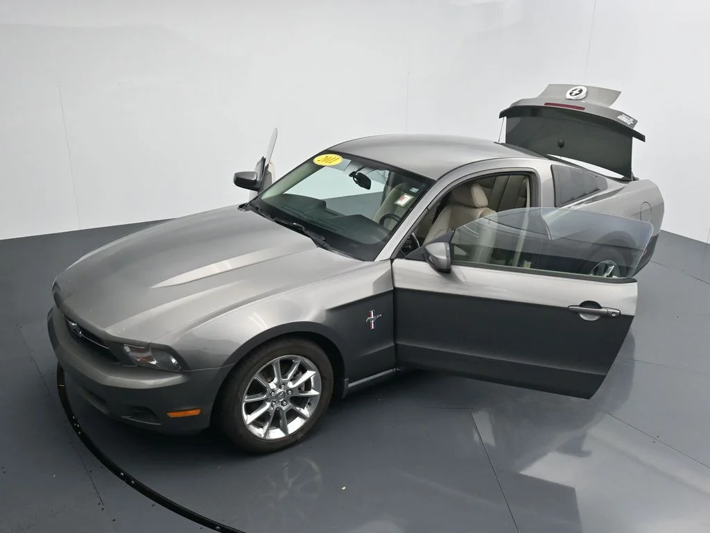 Used 2011  Ford V6 Premium image 33