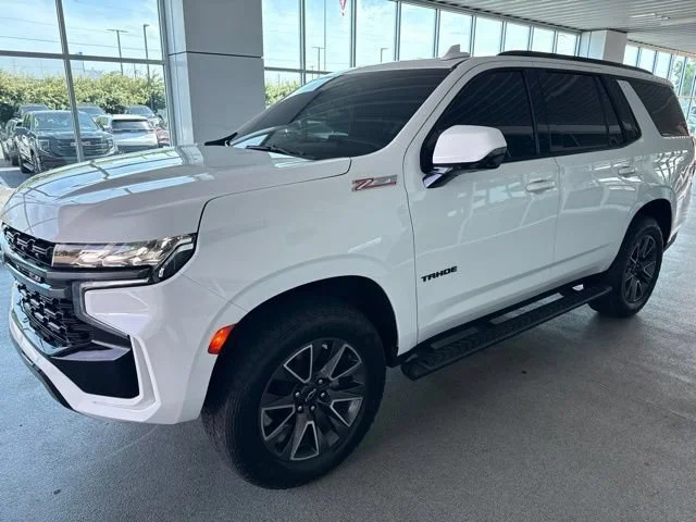 Used 2022 Summit White Chevrolet Z71 image 3