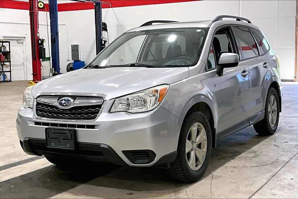 Used 2016 Silver Subaru 2.5i Premium image 32