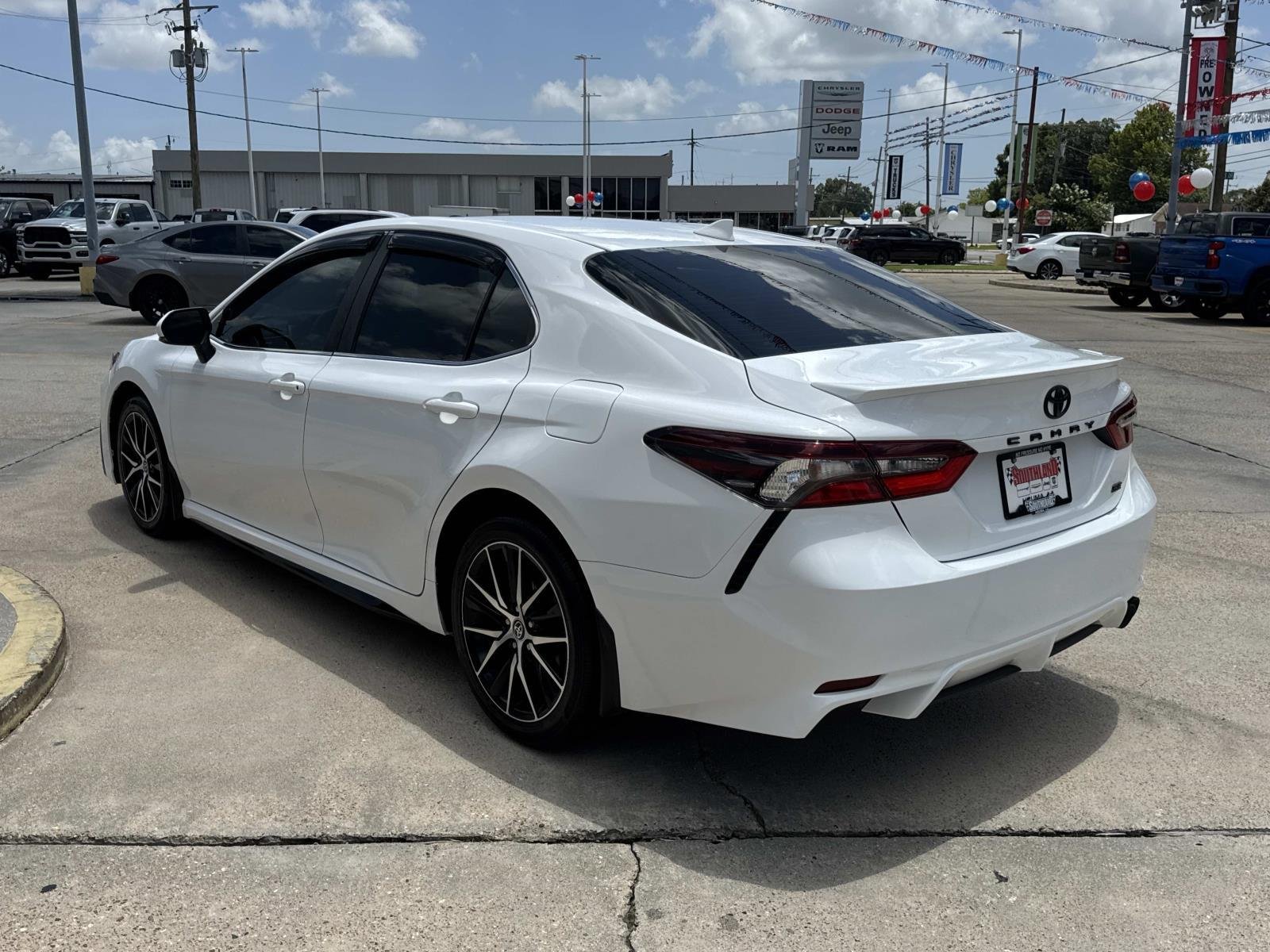 Used 2023 Ice Cap Toyota SE Nightshade image 5
