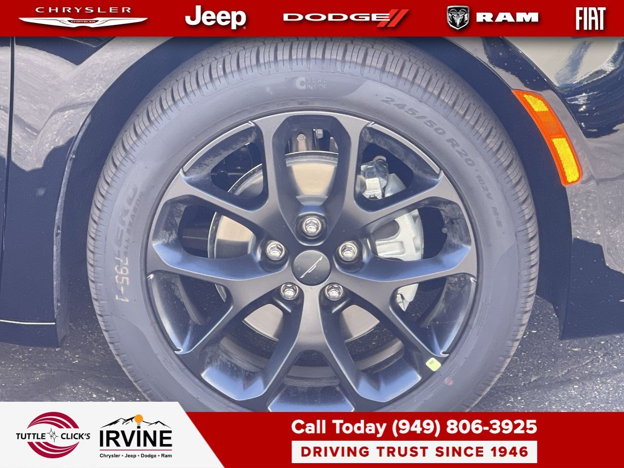 New 2027 Diamond Black Crystal Pearl-Coat Exterior Paint Chrysler Limited image 10