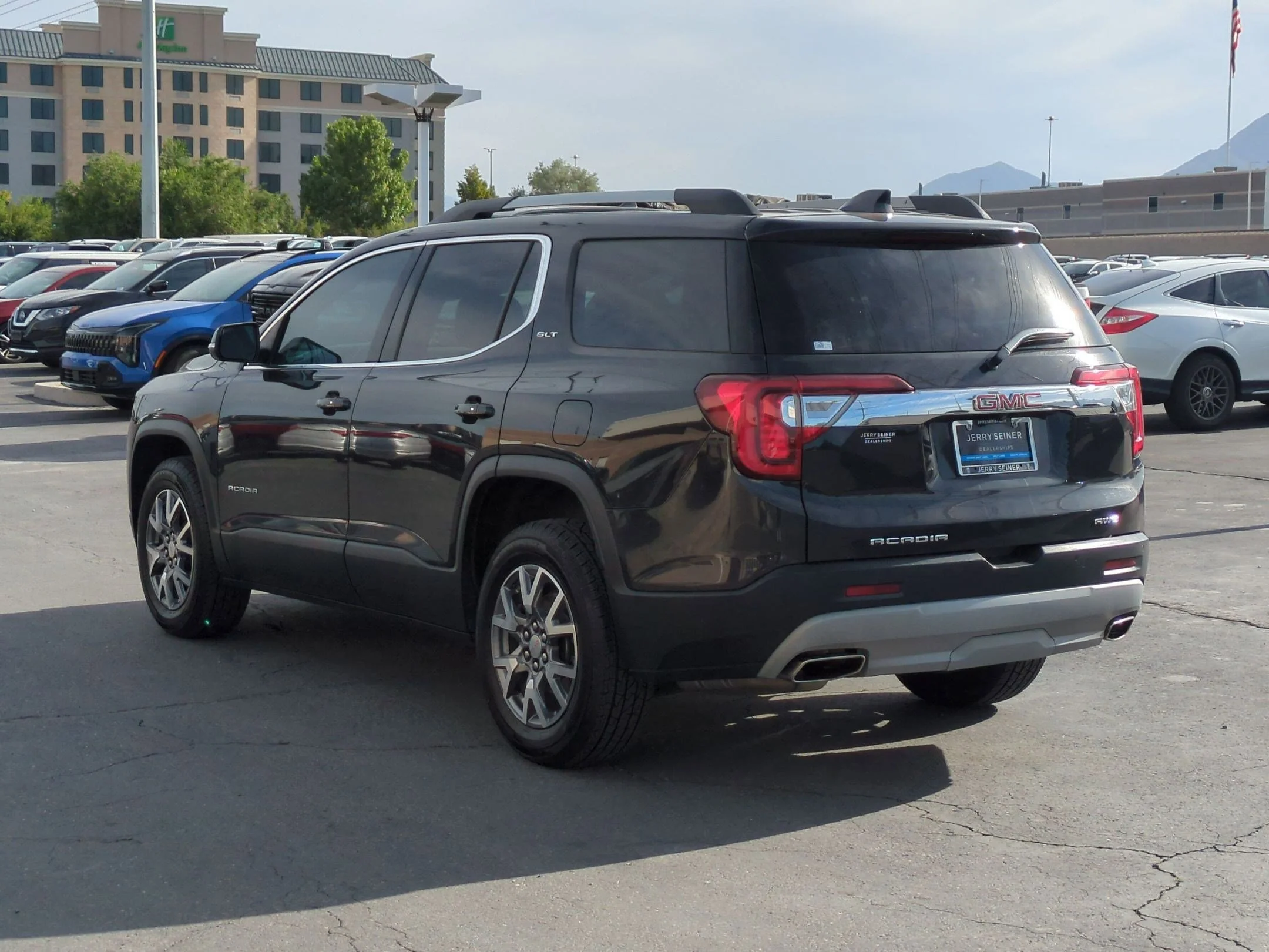 Used 2020 Carbon Black Metallic GMC SLT image 4