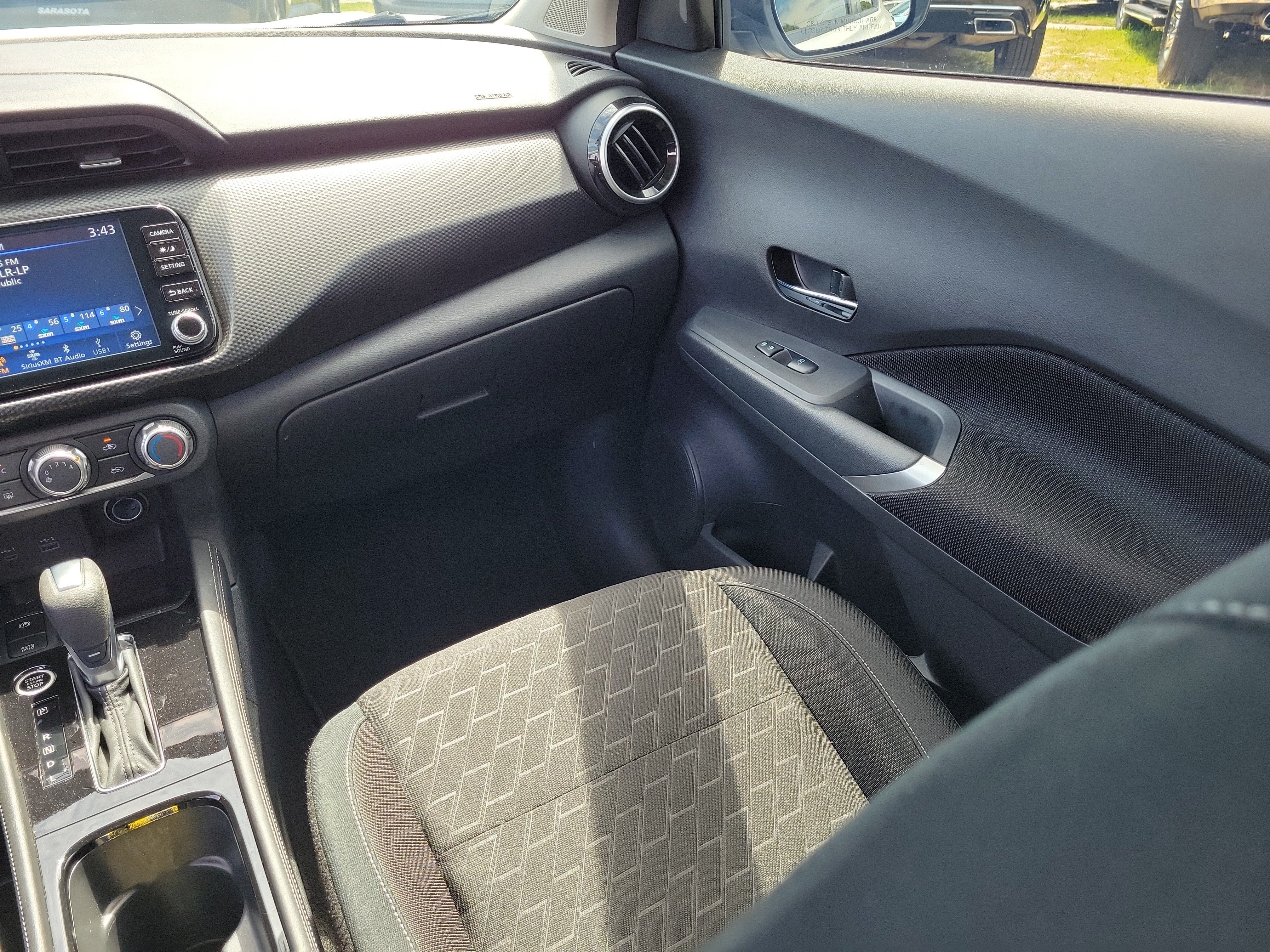 Used 2024 Aspen White Tricoat/Super Black Nissan SV image 17