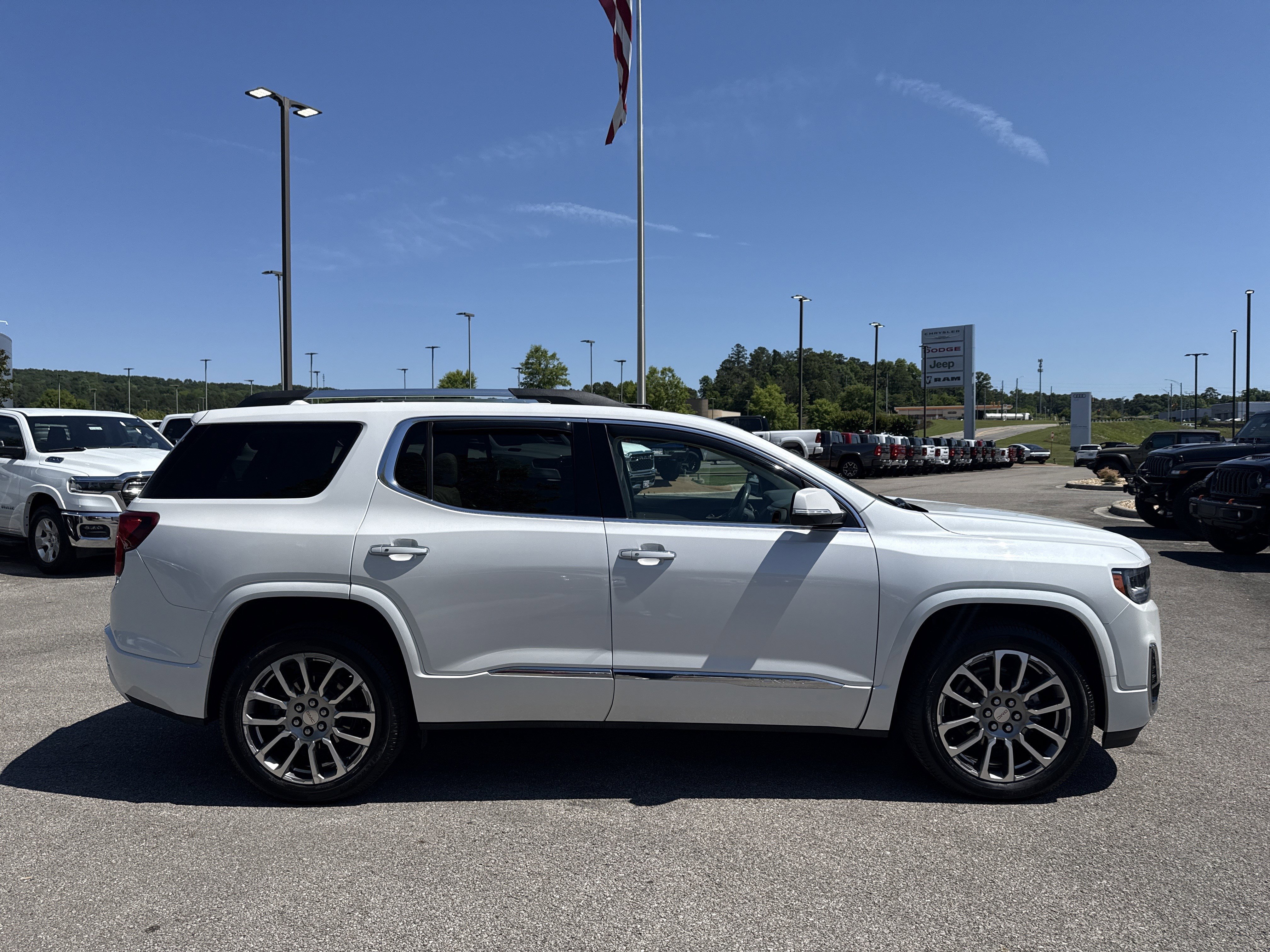 Used 2022 White Frost Tricoat GMC Denali image 8