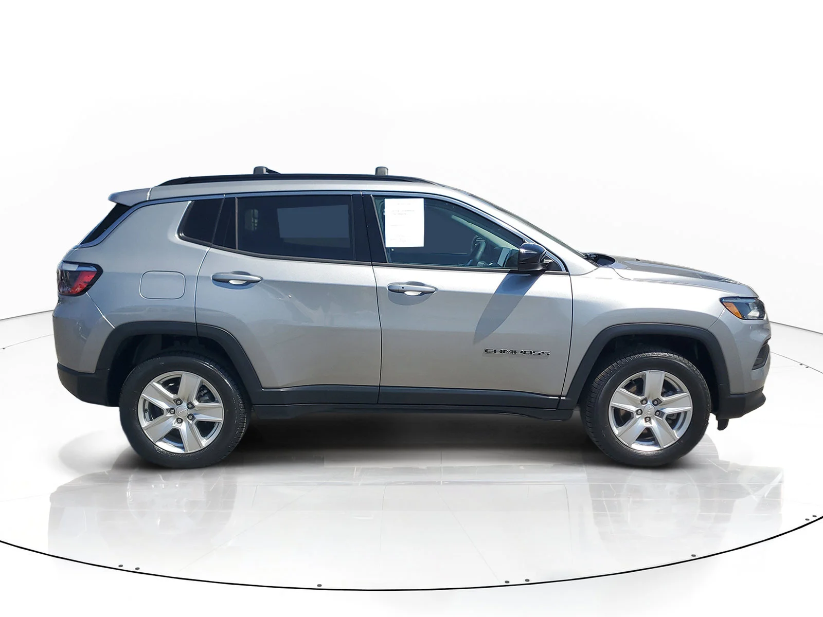 Certified Used 2022 Silver Jeep Latitude image 2