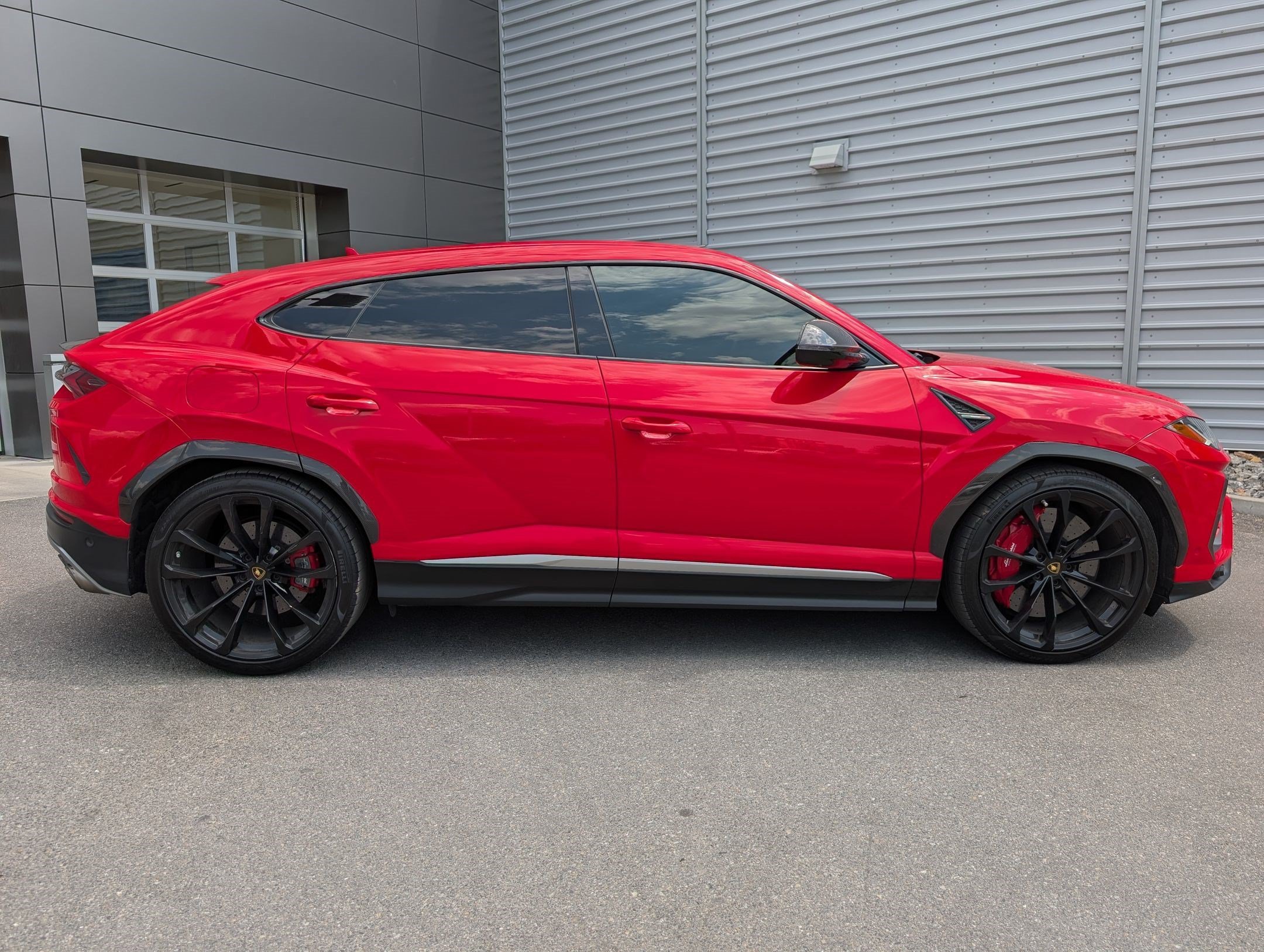 Used 2020 Red Lamborghini Base image 2