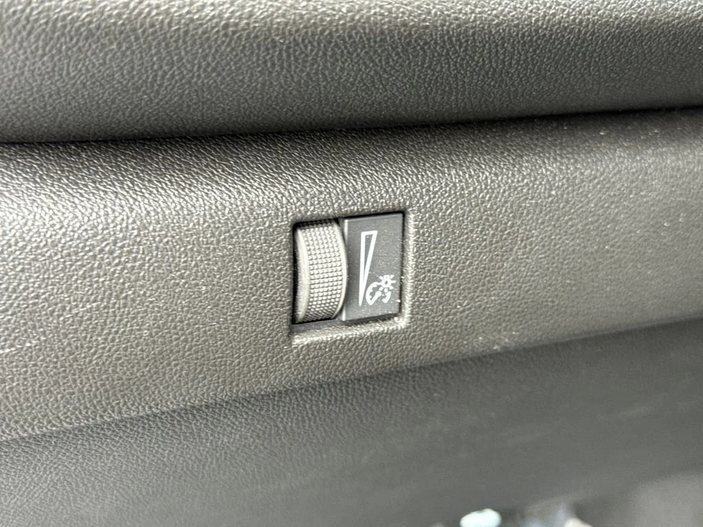 Used 2025 Summit White Chevrolet WT/LT image 25
