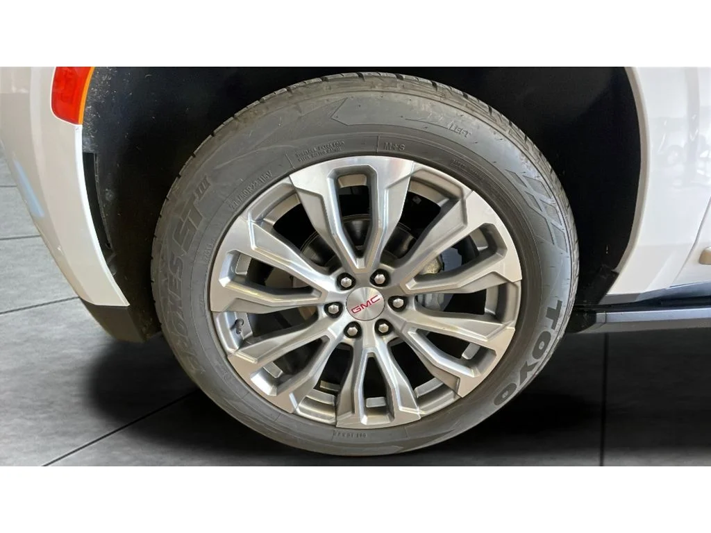 Used 2022 White Frost Tri-Coat GMC Denali image 22
