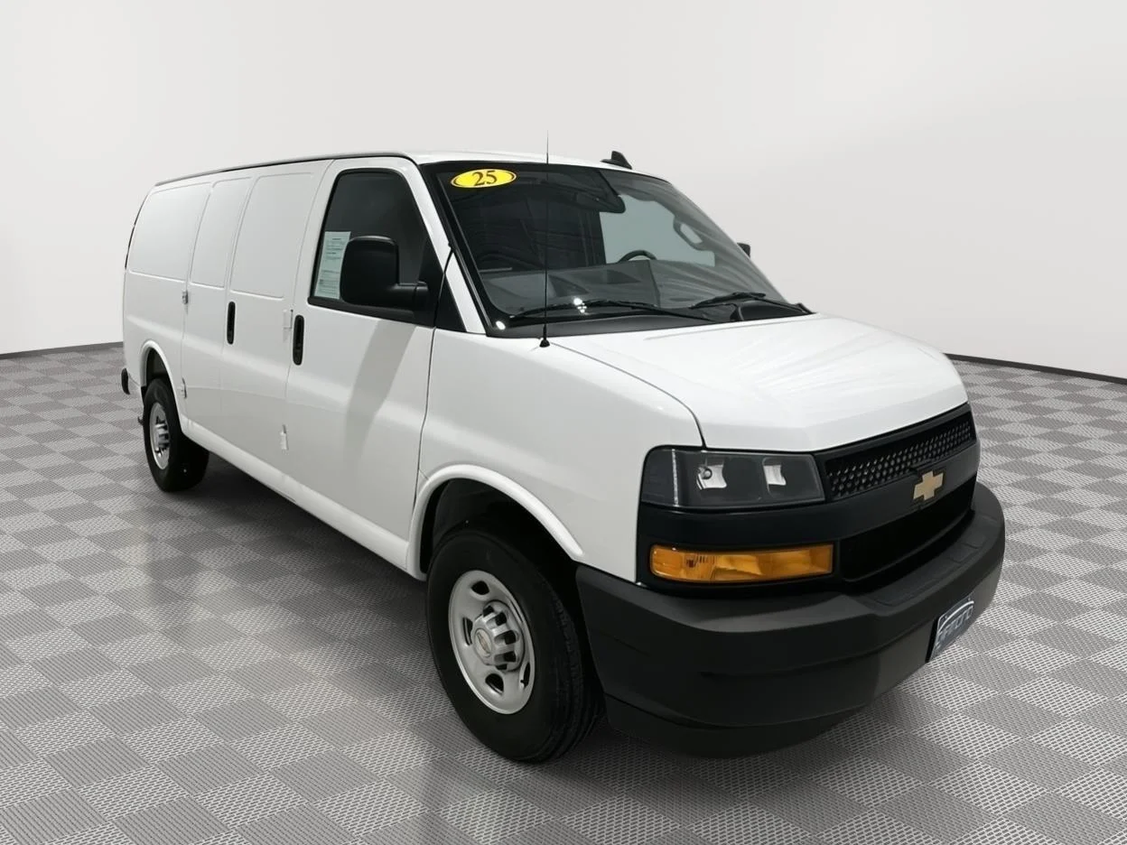 Used 2025 Summit White Chevrolet WT image 7