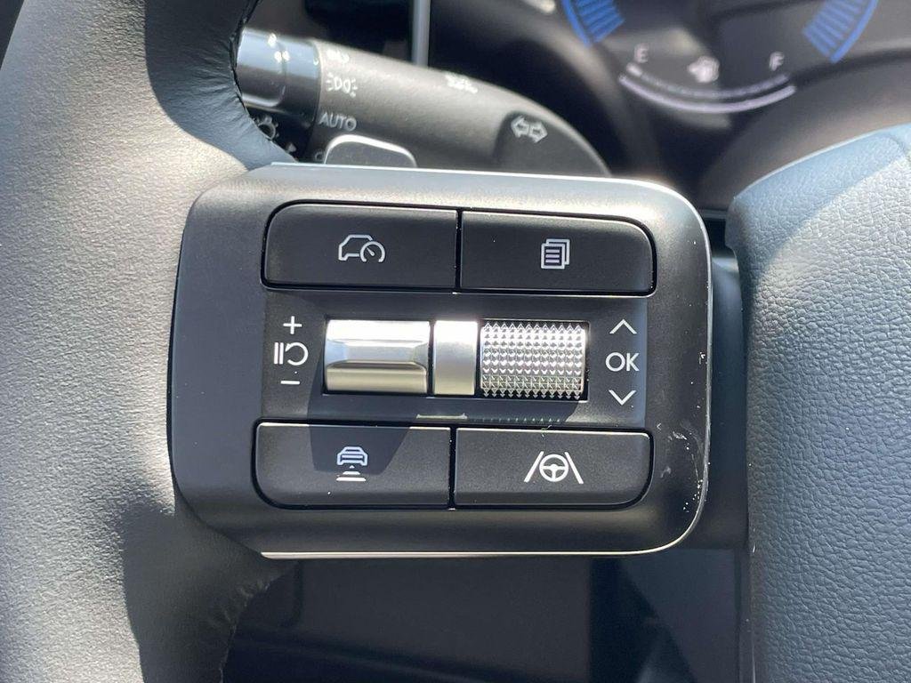New 2027 White Hyundai SE AWD image 22
