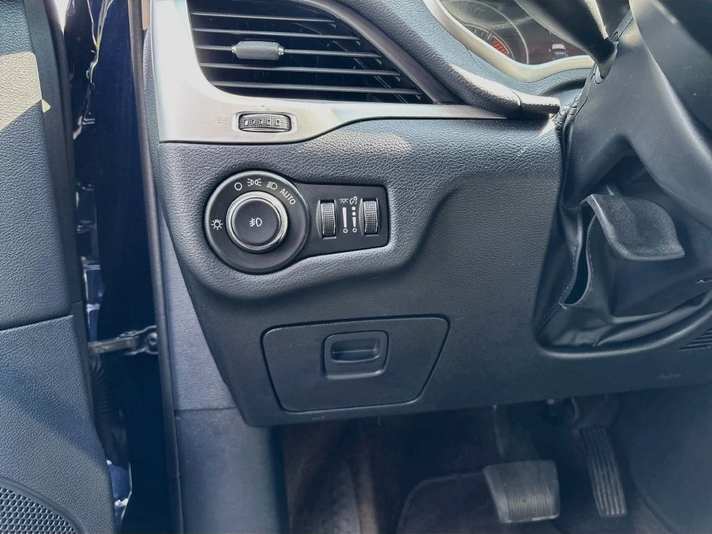 Used 2016 True Blue Jeep Limited image 10