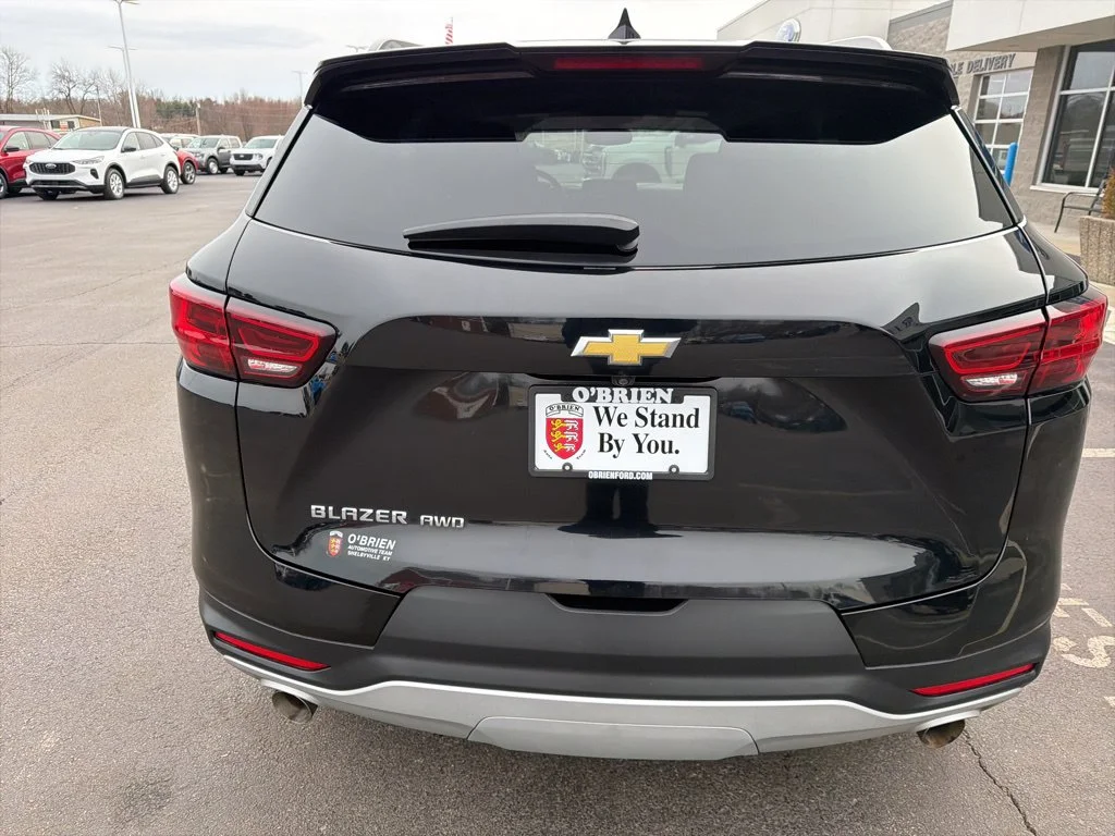Used 2023 Black Chevrolet LT image 4
