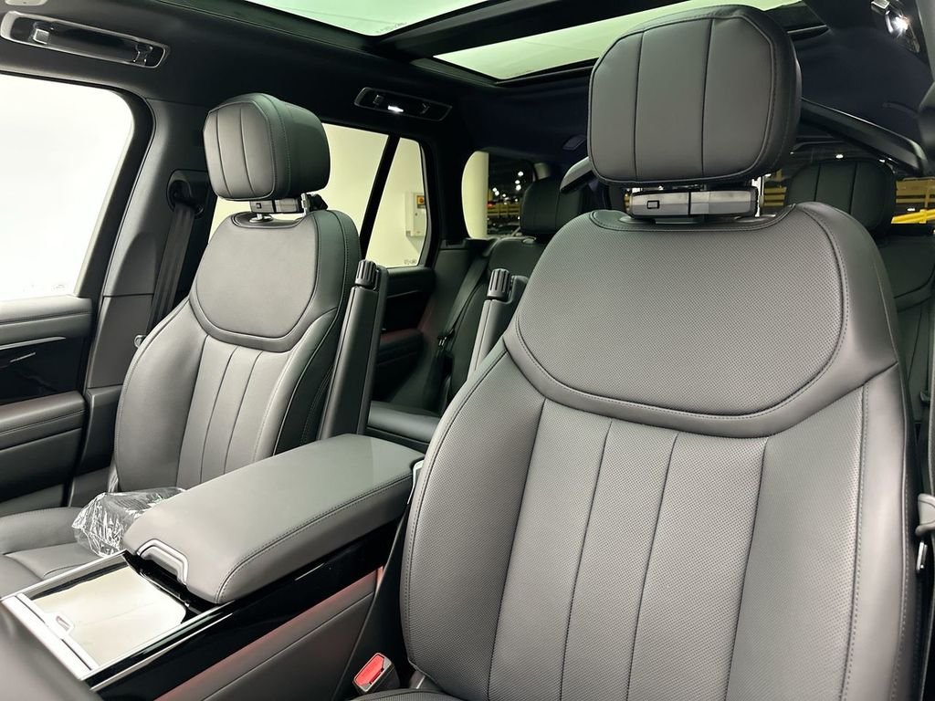 New 2026 Fuji White Land Rover SE image 18