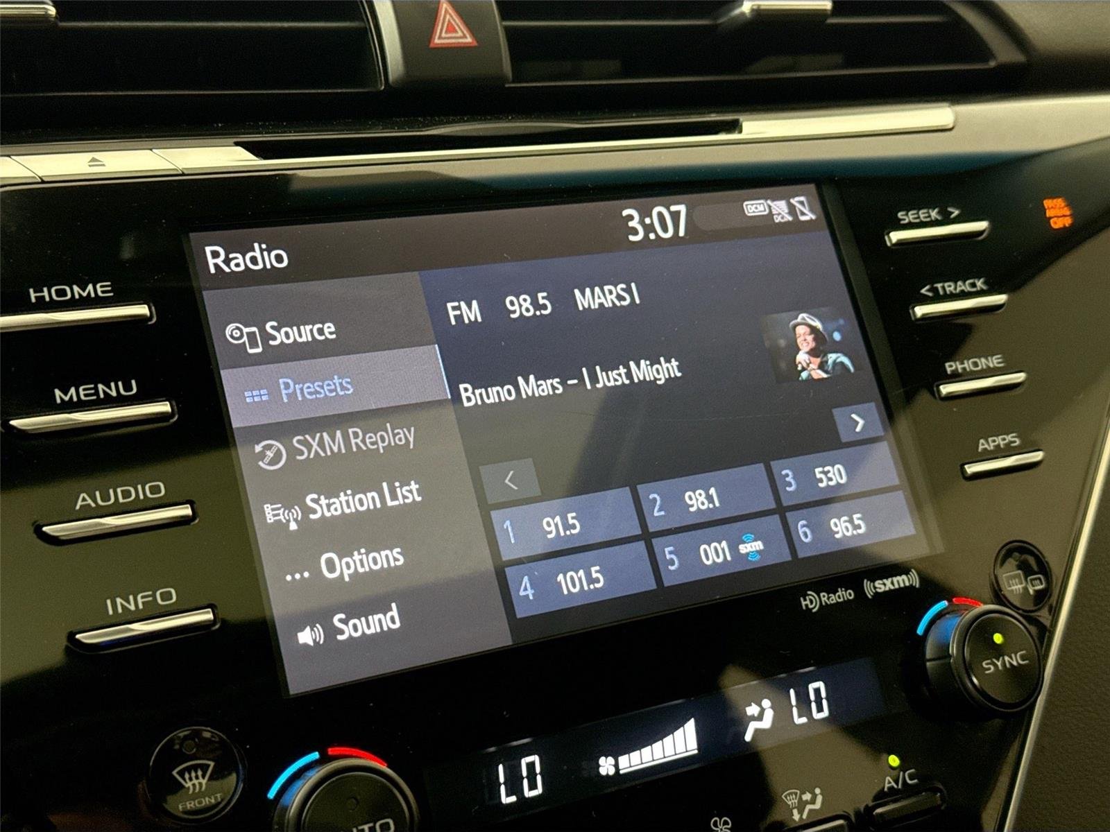 Used 2018 Galactic Aqua Mica Toyota SE image 23