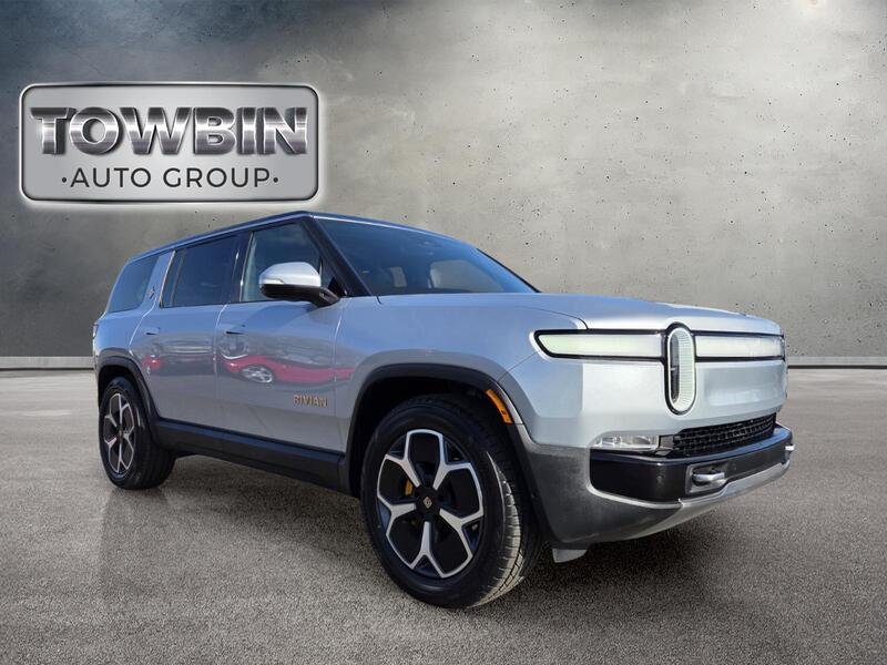 Used 2024  Rivian Adventure image 2