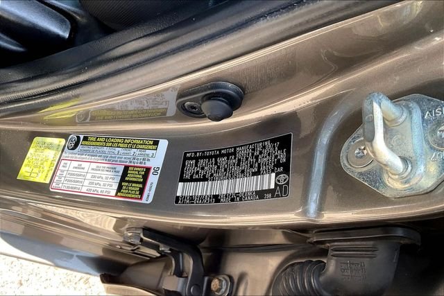 Used 2018 Gray Toyota LE image 32