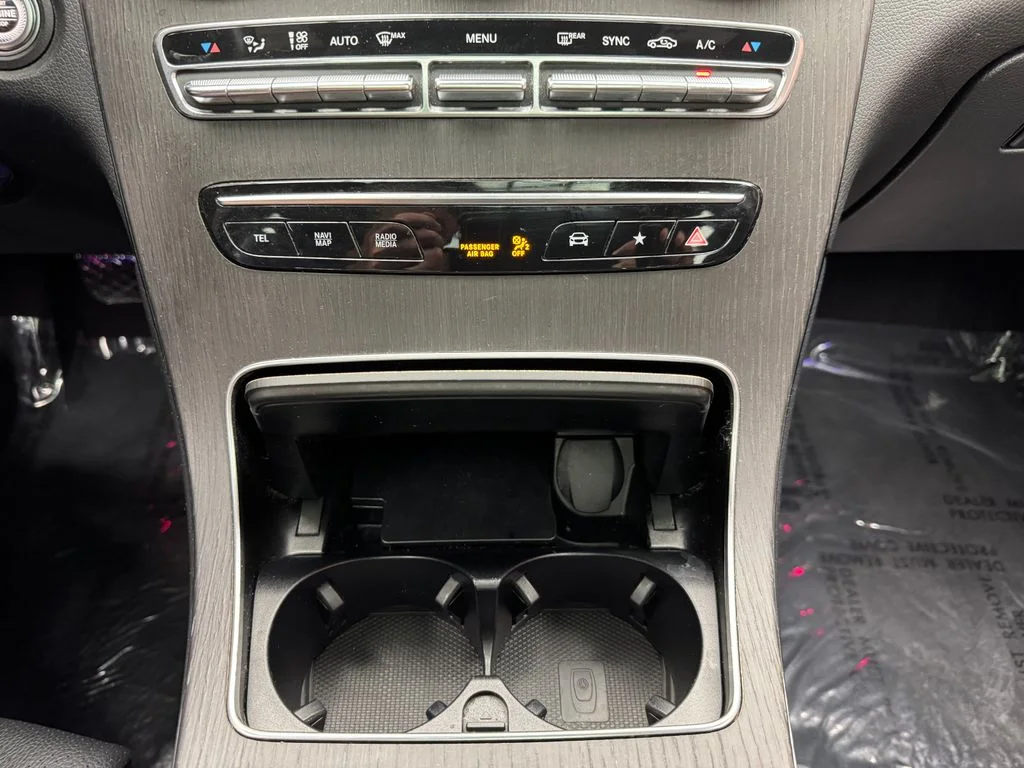 Used 2022 White Mercedes-Benz GLC 300 image 19