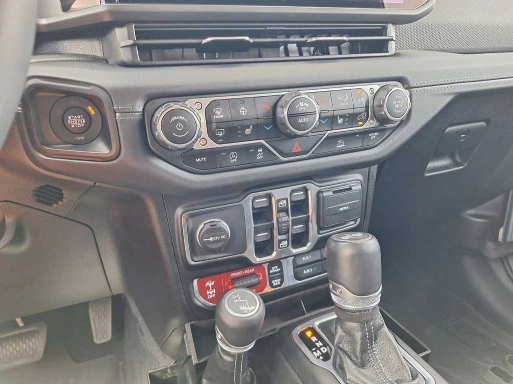 Used 2024 Anvil Clearcoat Jeep Rubicon image 17