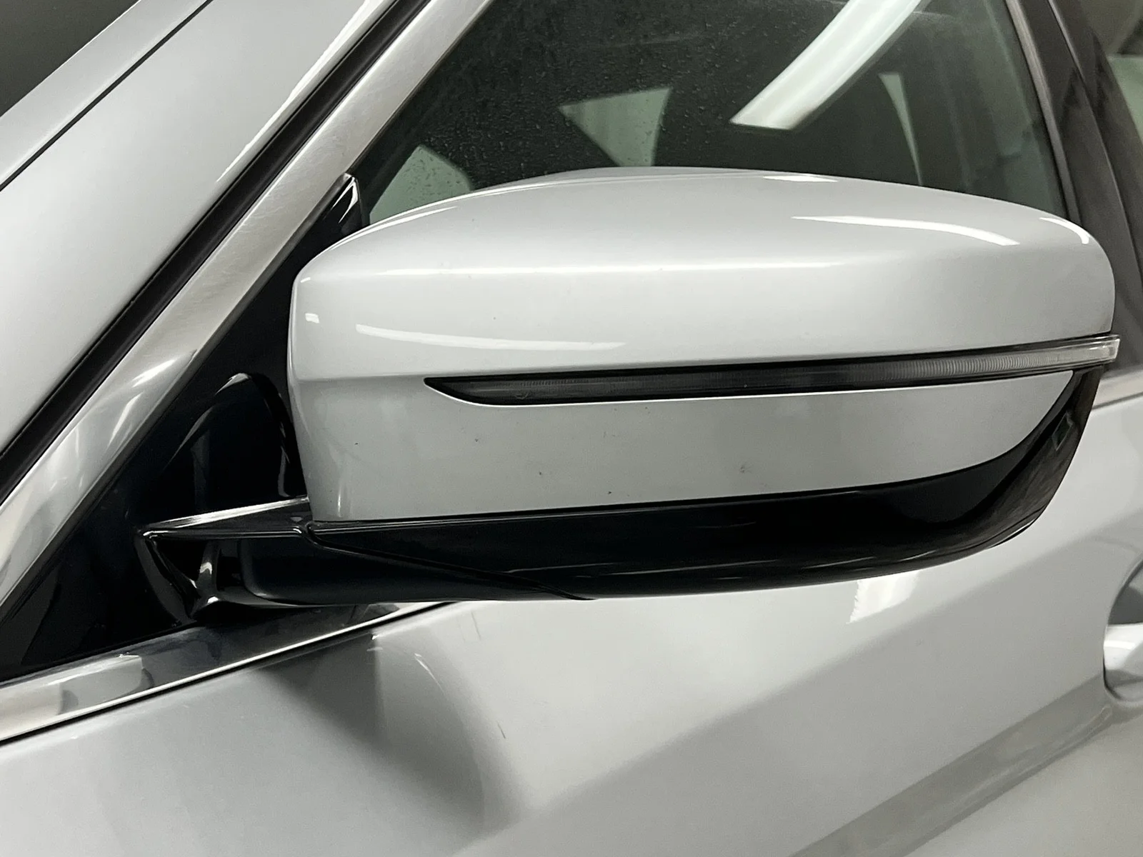 Used 2019 Glacier Silver Metallic BMW 530i xDrive image 22