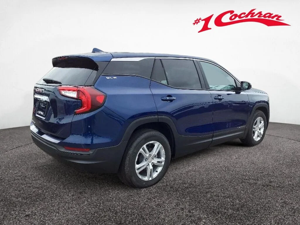 Used 2023 Marine Metallic GMC SLE image 2
