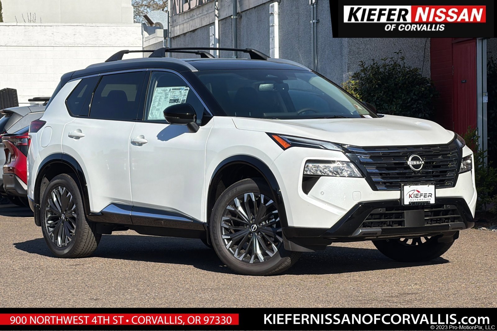 New 2026 Everest White Pearl/Super Black Nissan Platinum image 1