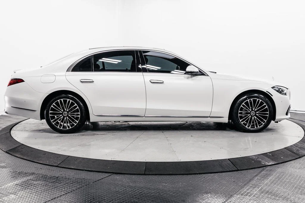Used 2024 MANUFAKTUR Moonlight White Magno Mercedes-Benz S 580 image 38