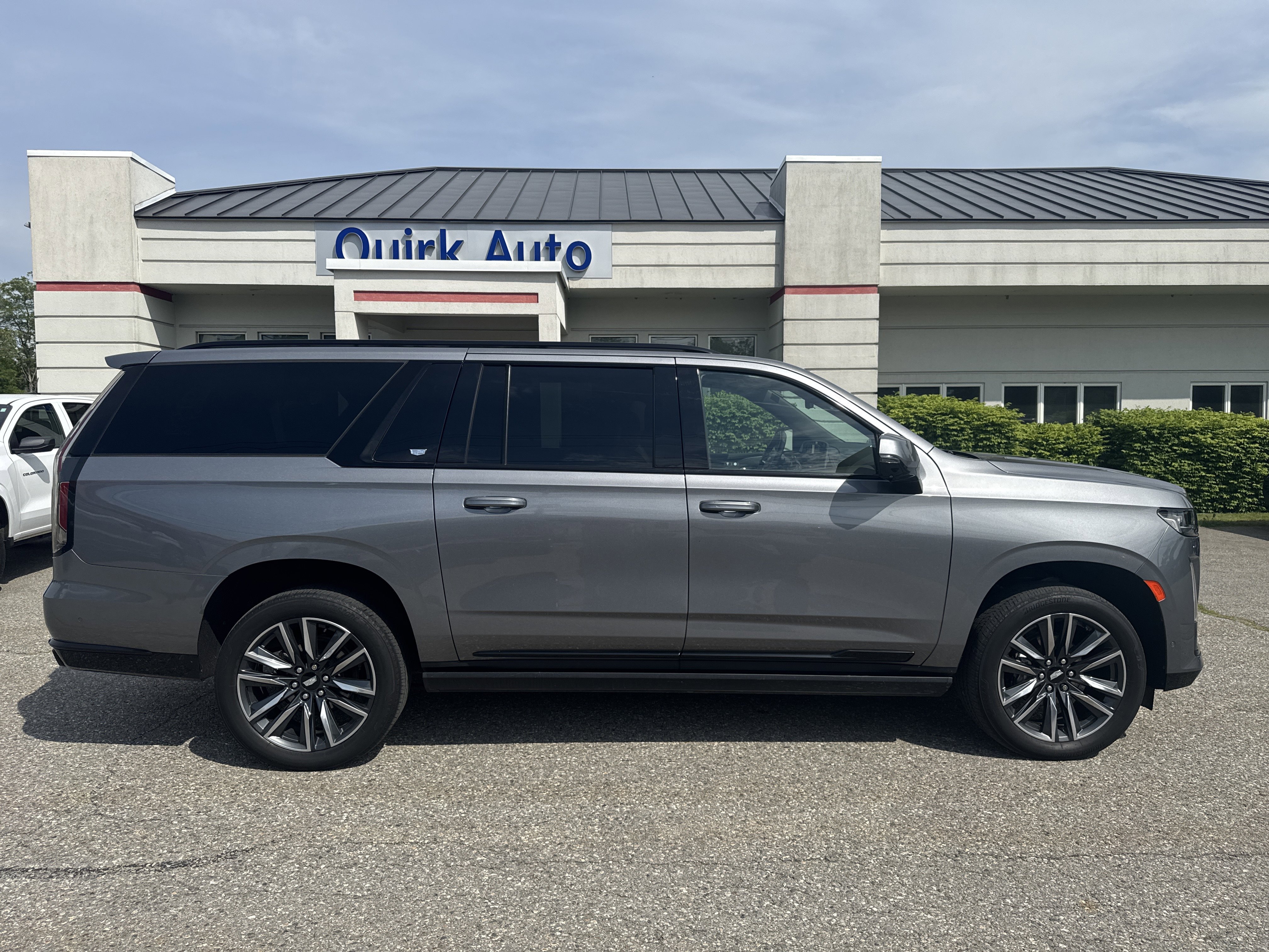 Used 2022 Satin Steel Metallic Cadillac Sport image 4