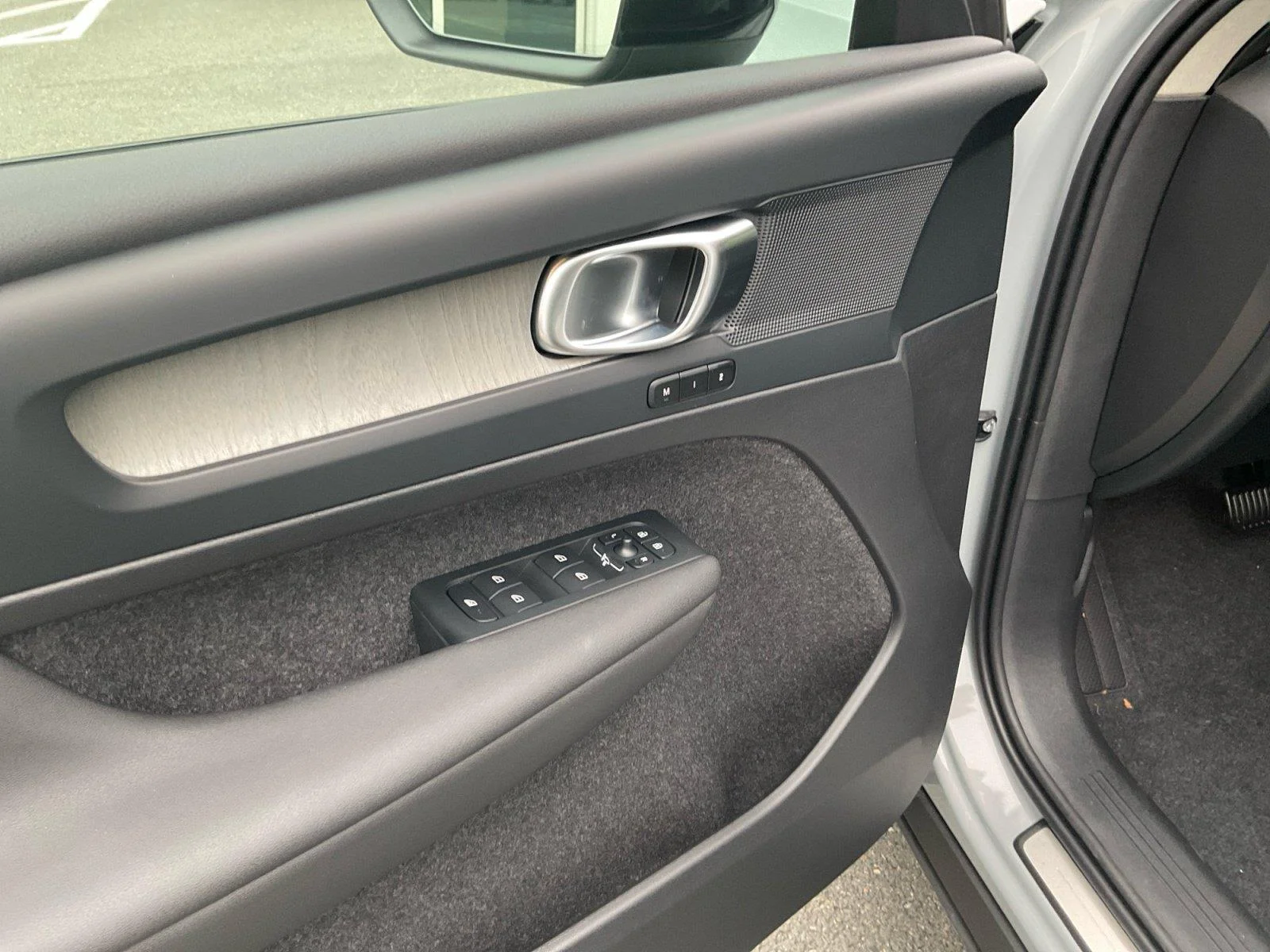 New 2026 Vapour Grey Metallic Volvo Core image 16