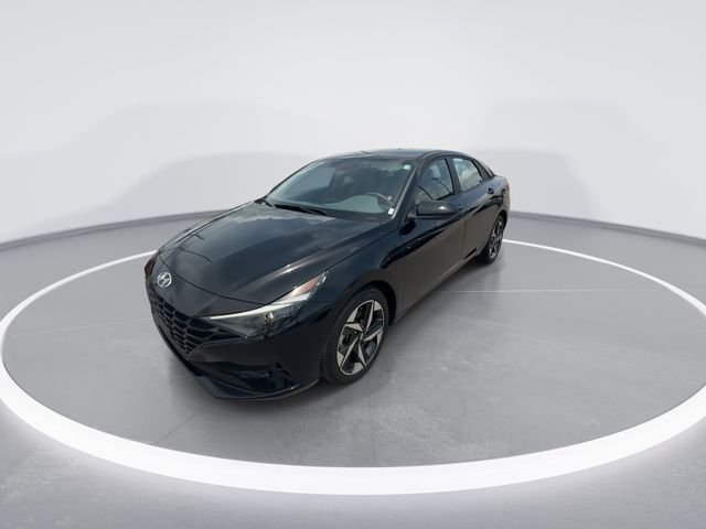 Used 2023 Black Hyundai SEL image 4