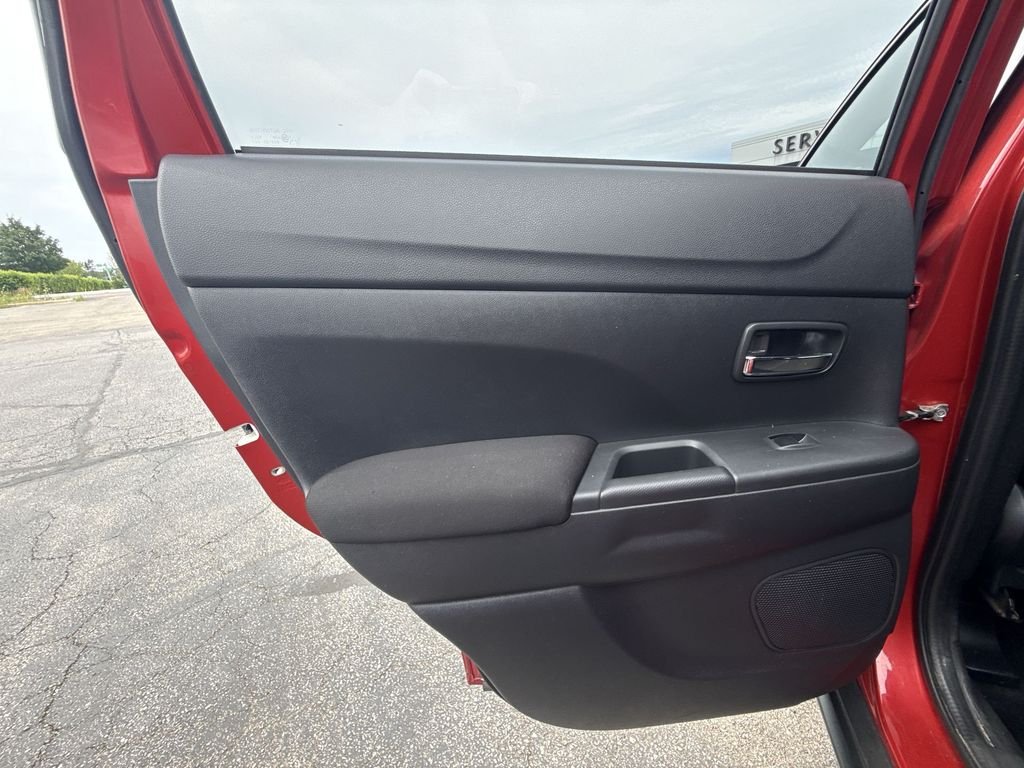 Used 2016  Mitsubishi ES image 20