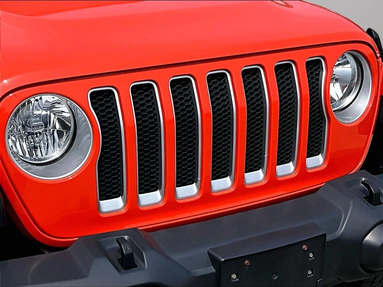 Used 2018 Orange Jeep Unlimited Sahara image 29