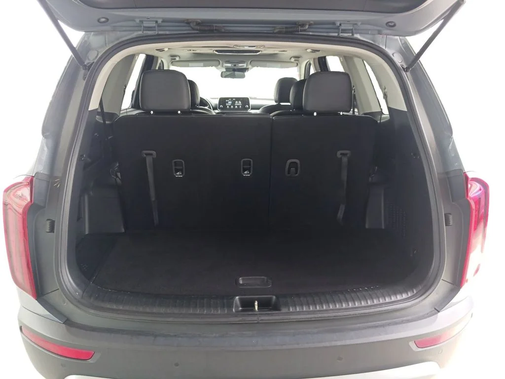 Used 2021 Silver Kia S image 13