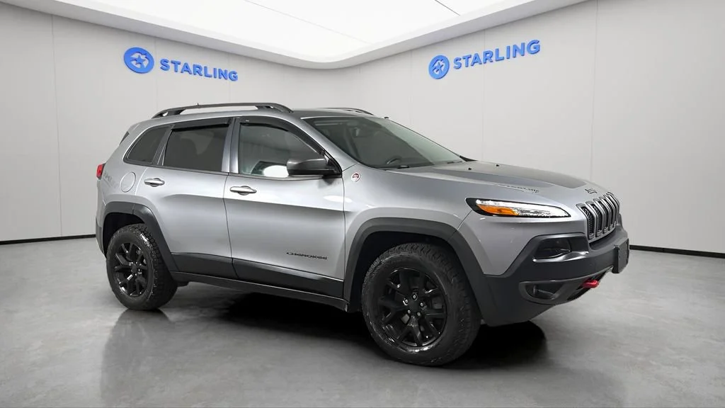 Used 2017 Silver Jeep Trailhawk 4x4 image 12