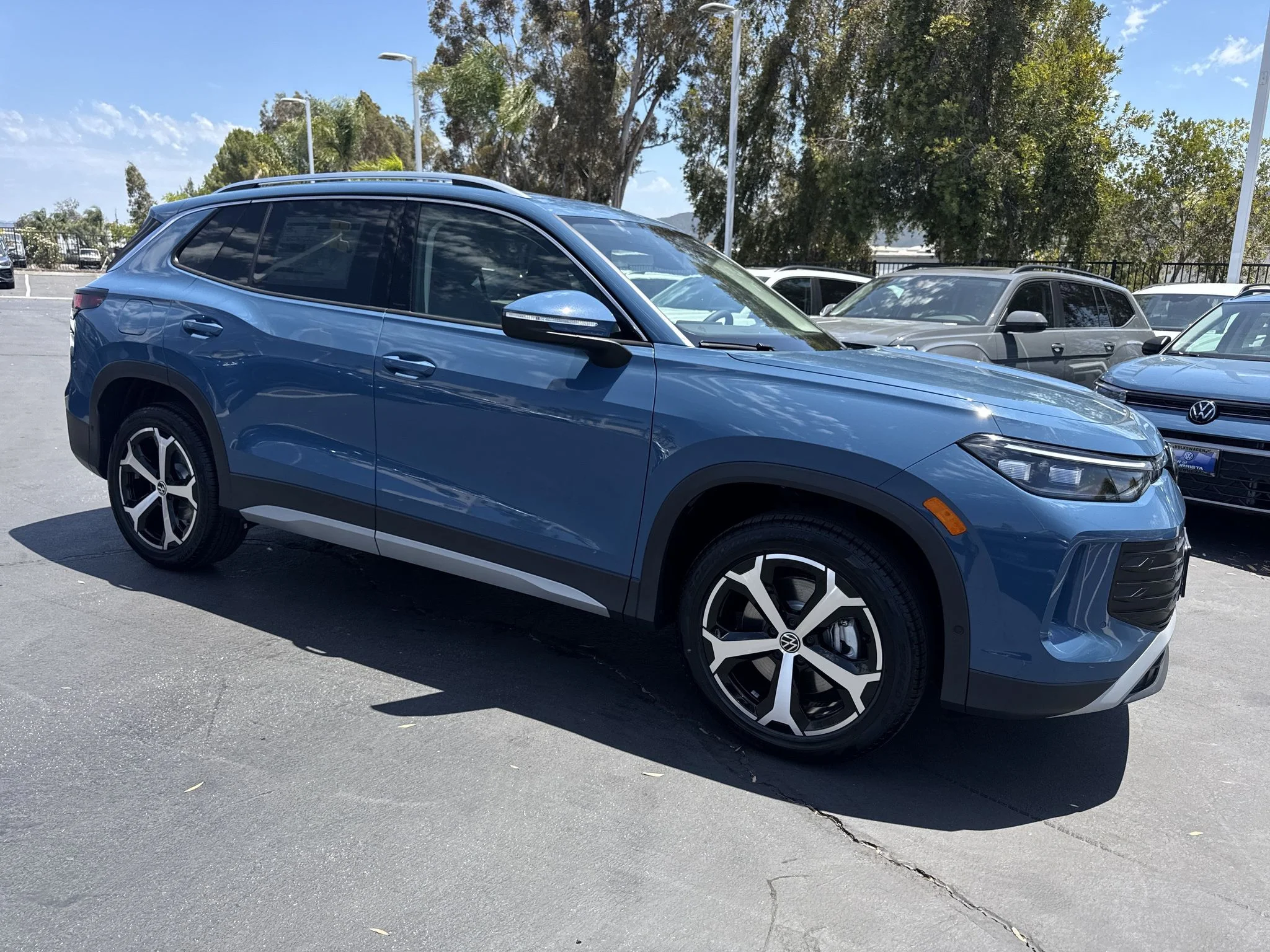 New 2026 Monterey Blue Pearl Volkswagen SE image 2