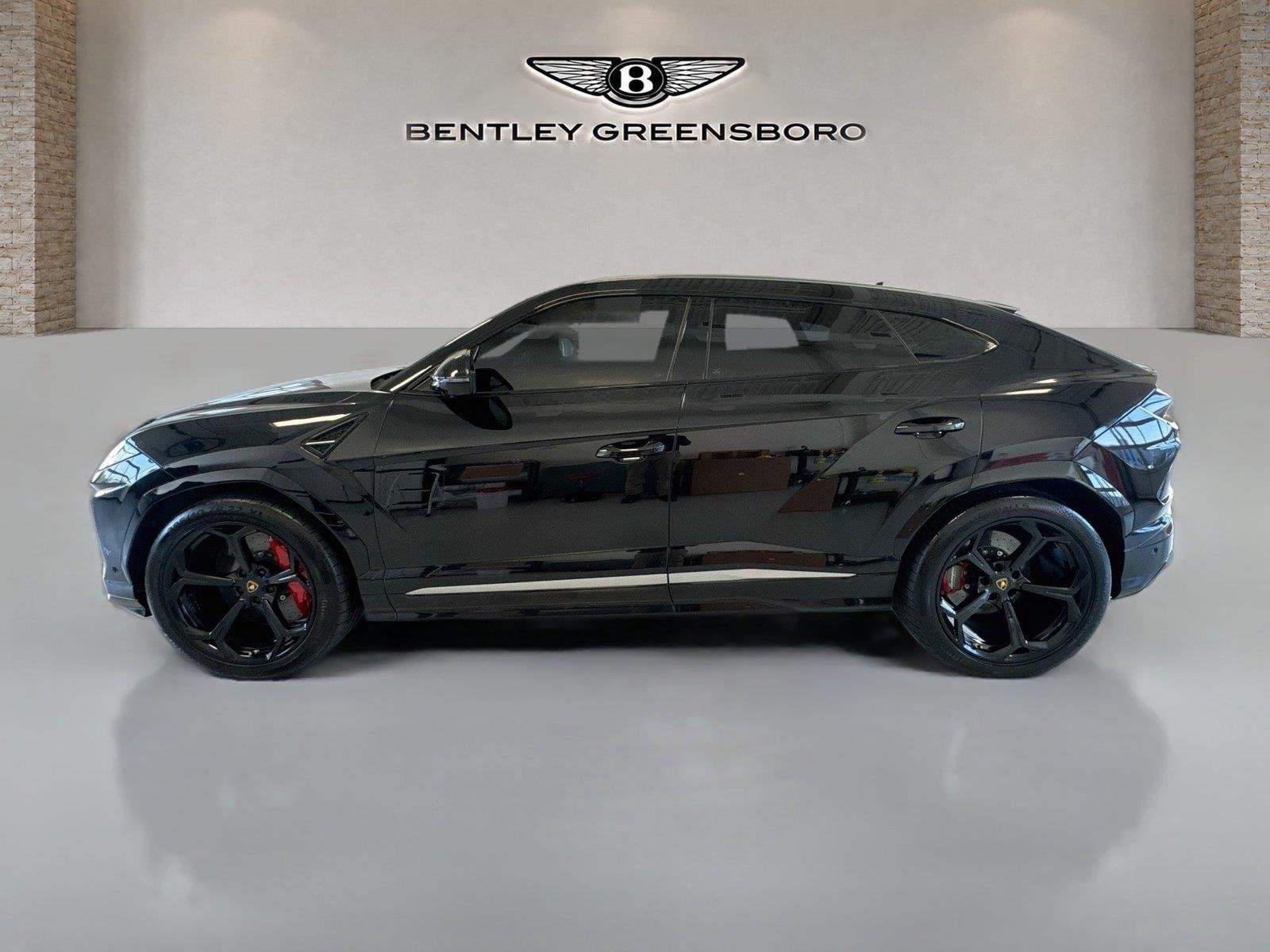 Used 2020 Nero Helene Metallic Lamborghini Base image 5
