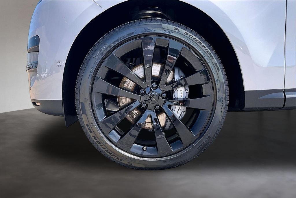 New 2026 Borasco Grey Metallic Land Rover SE image 12