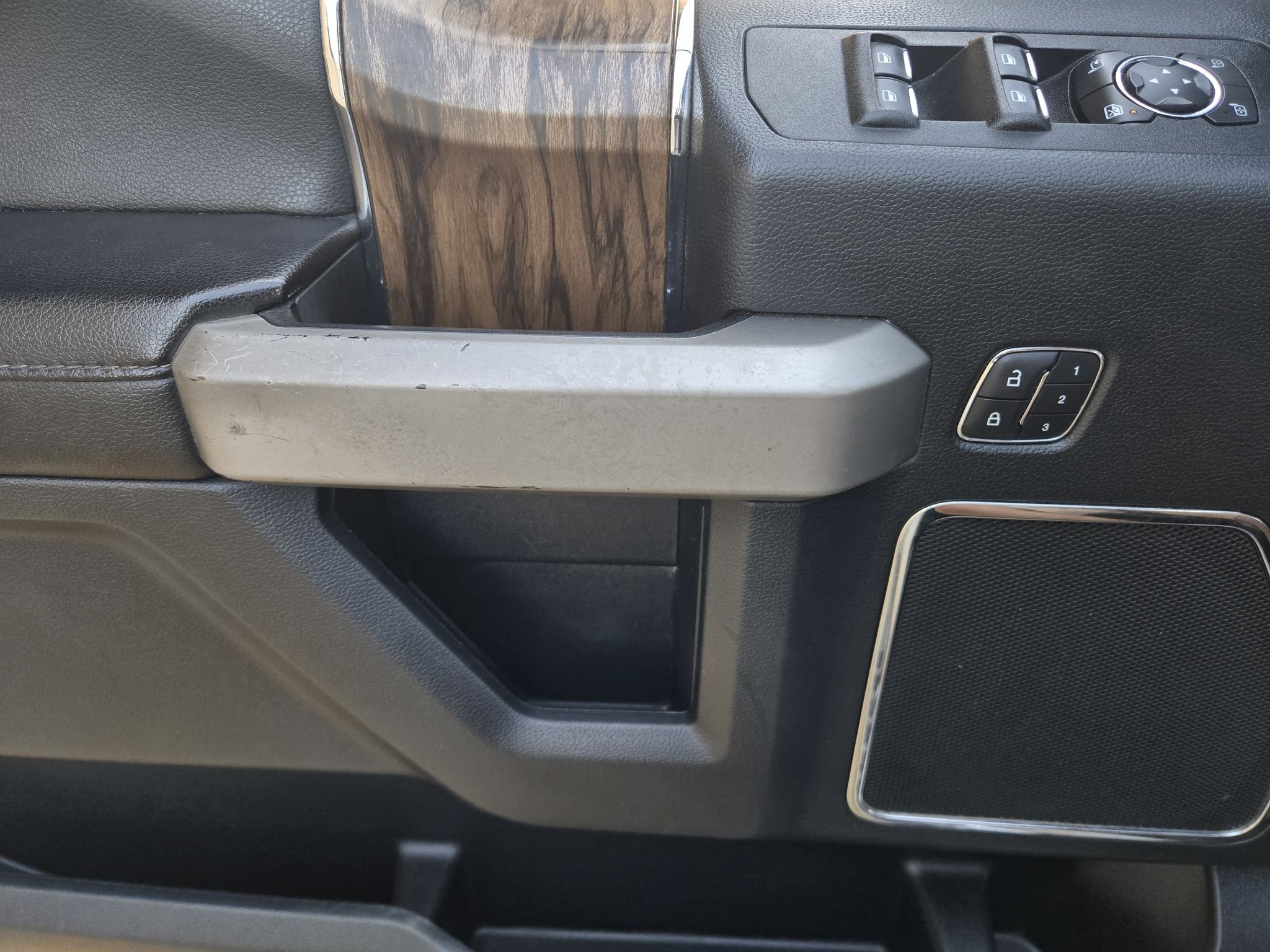 Used 2020 Oxford White Ford LARIAT image 22