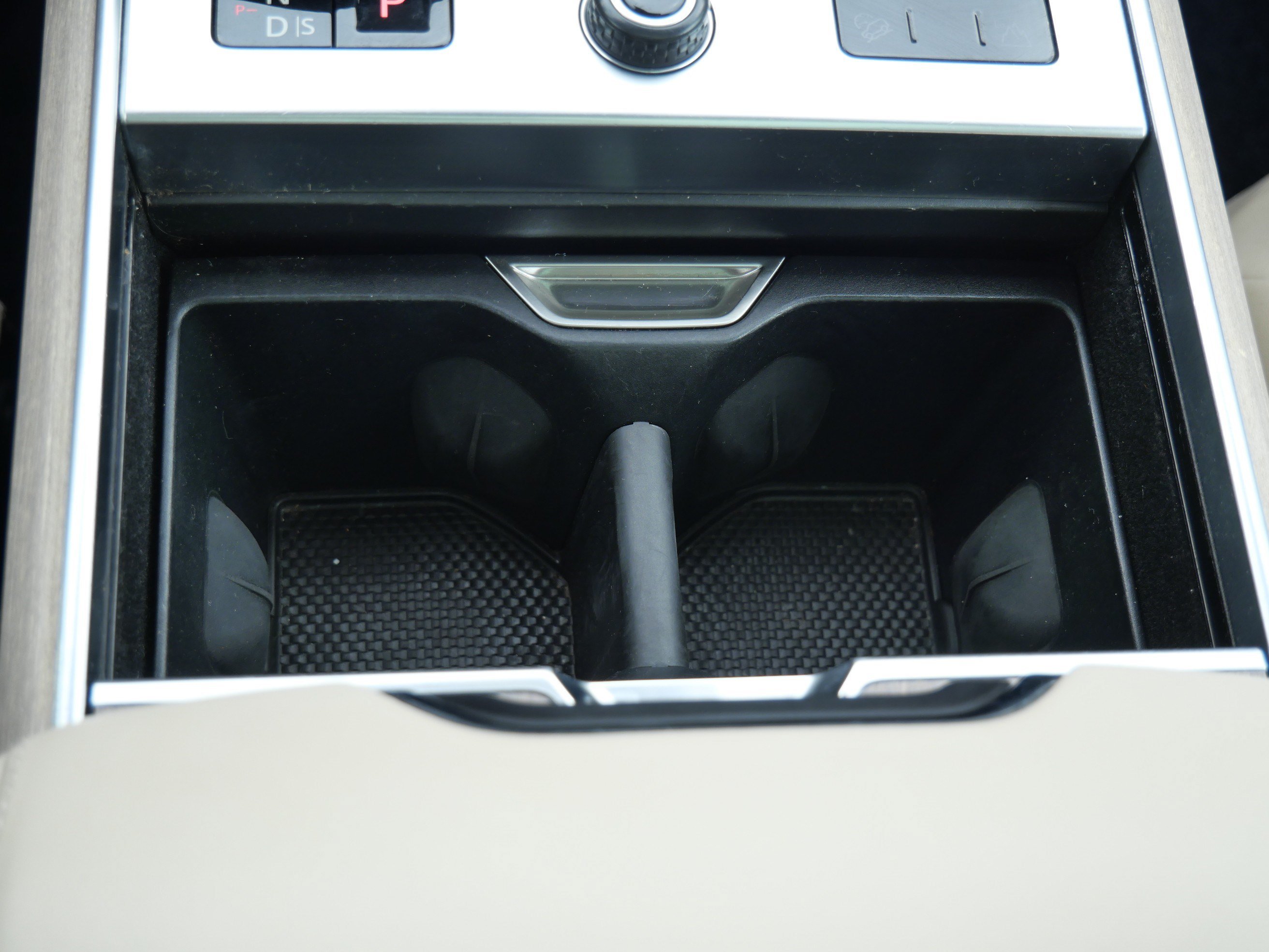Used 2023 Portofino Blue Metallic Land Rover SE image 20