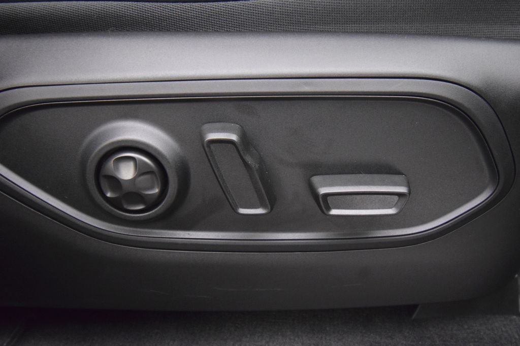 New 2027 Sting-Gray Clearcoat Jeep Limited Reserve image 19