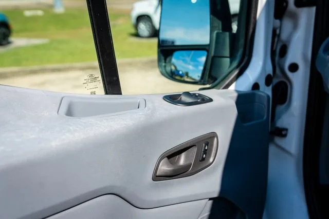 Used 2016 Oxford White Ford Base image 25