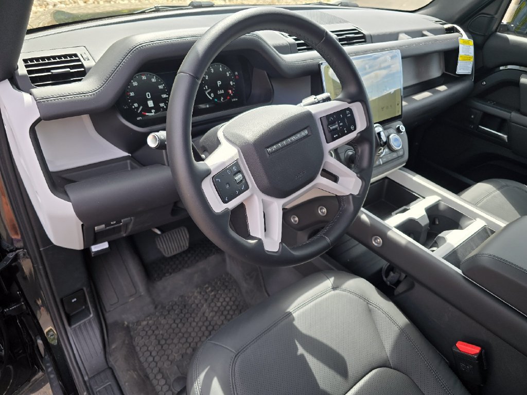 New 2026 Santorini Black Land Rover X-Dynamic se image 19