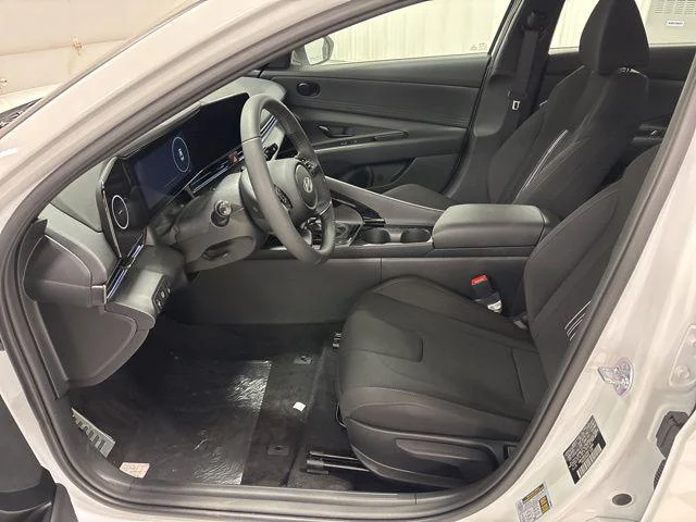 2025 Hyundai Elantra Blue - Photo 7