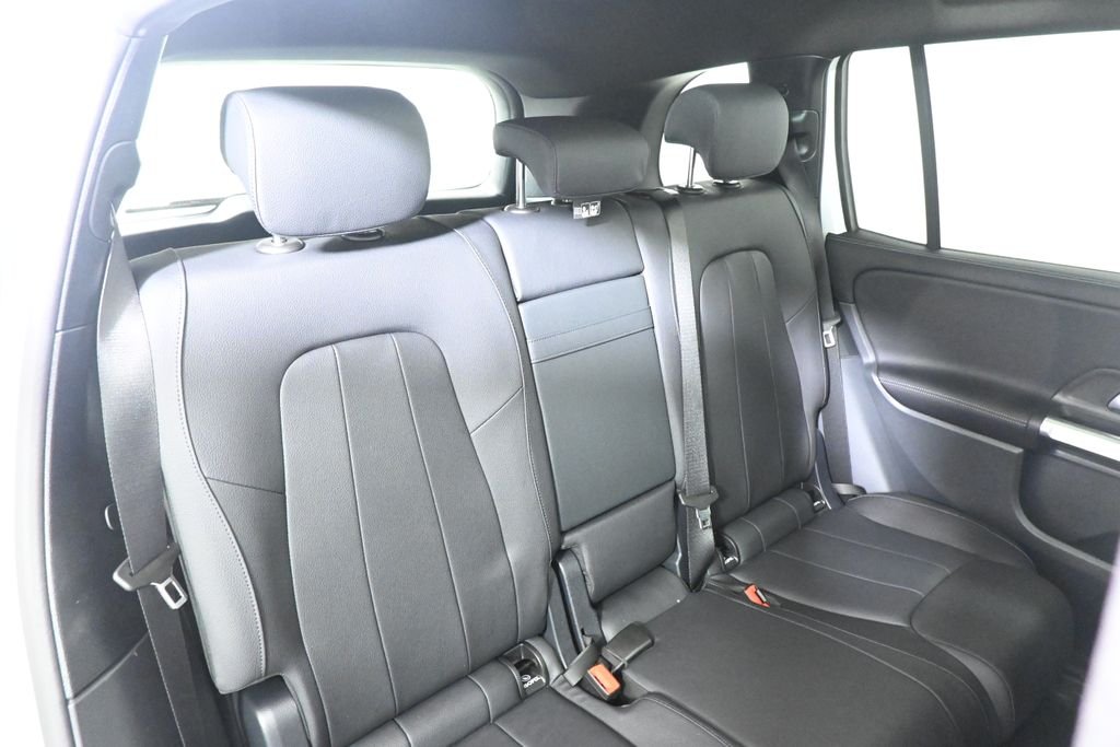Used 2026 Polar White Mercedes-Benz GLB 250 image 33