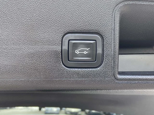 Certified Used 2023 White Frost Tri-Coat GMC SLT image 11