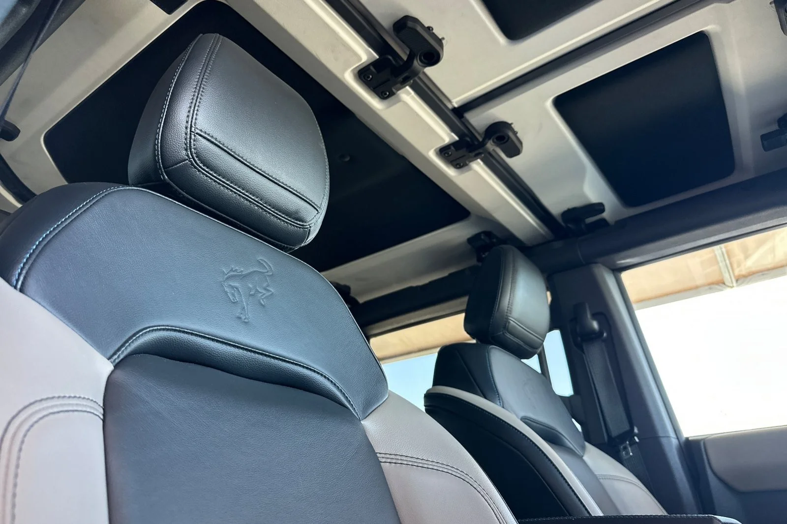 Used 2024 GRAY Ford Wildtrak image 16
