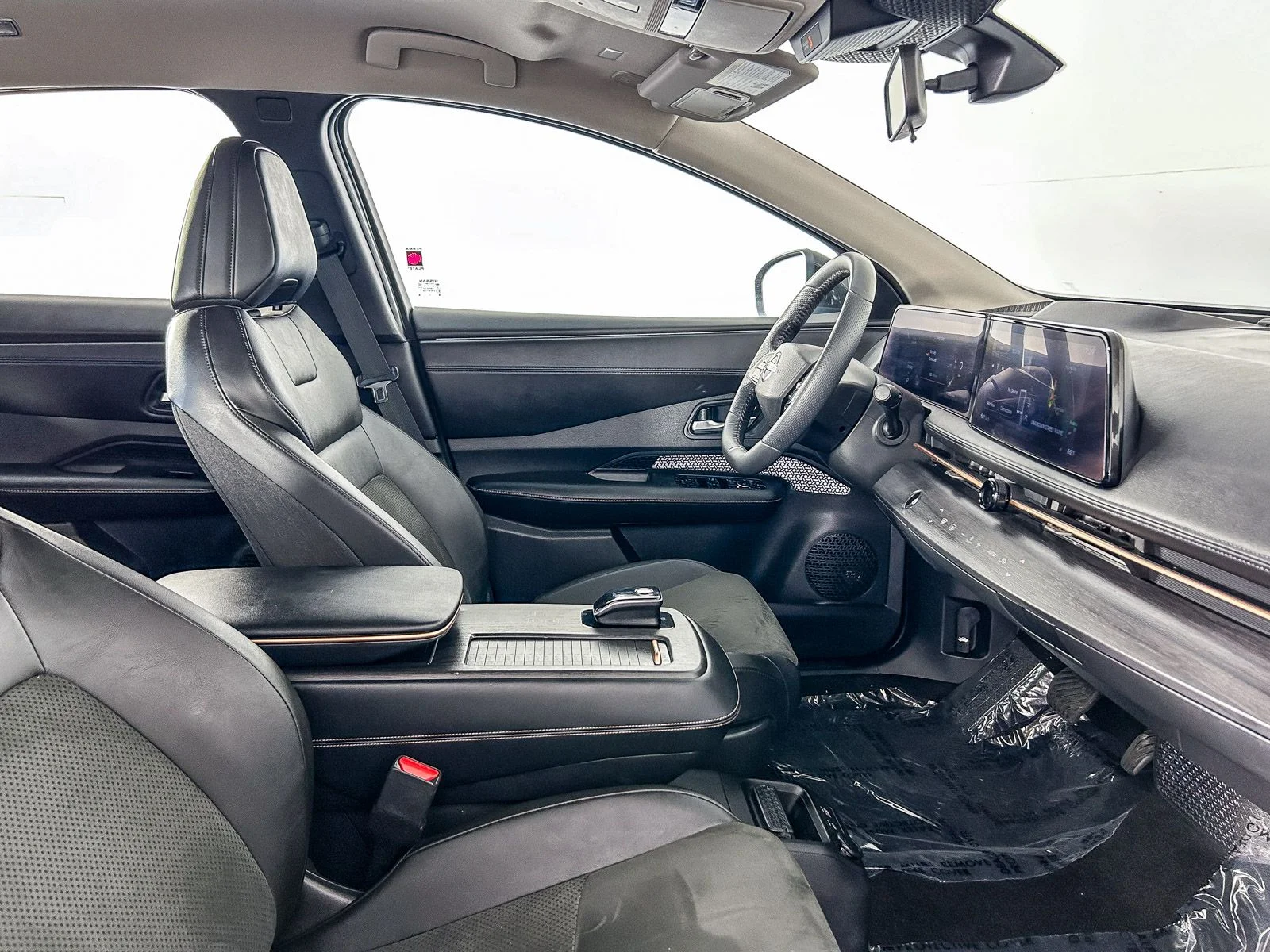 Certified Used 2024 White Nissan ENGAGE image 16