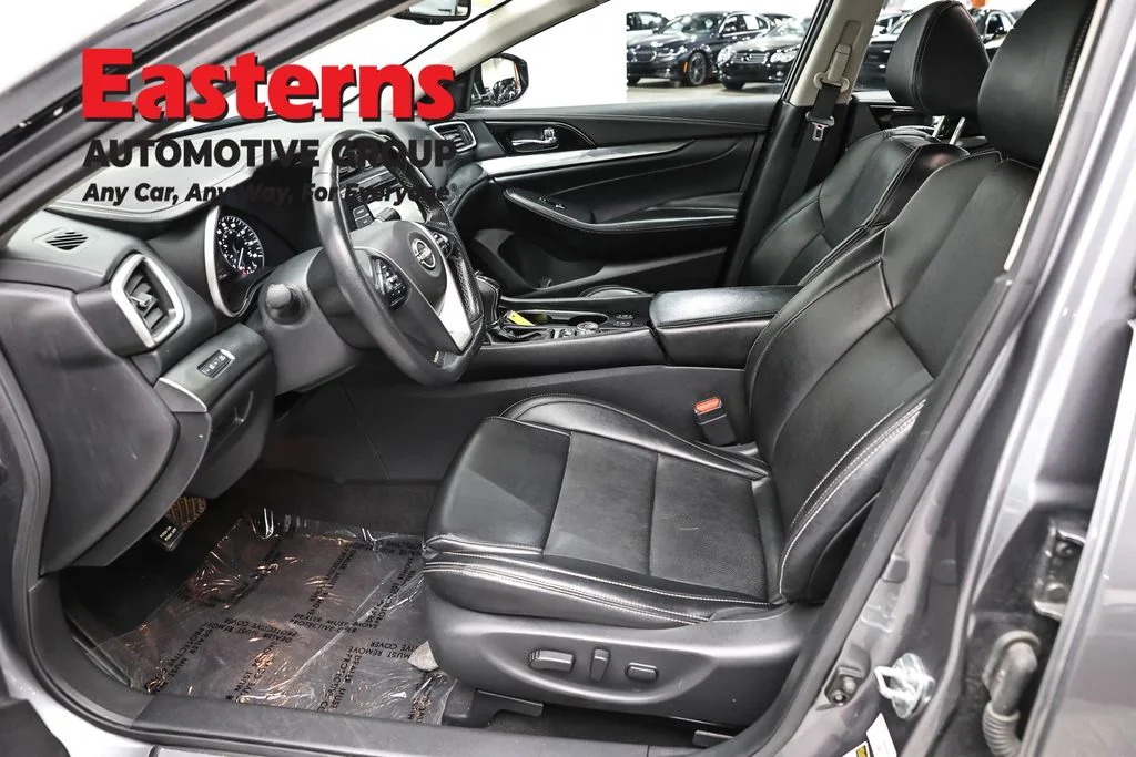 Used 2023 Gray Nissan SV image 14