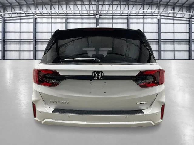 New 2026 Platinum White Pearl Honda Touring image 4